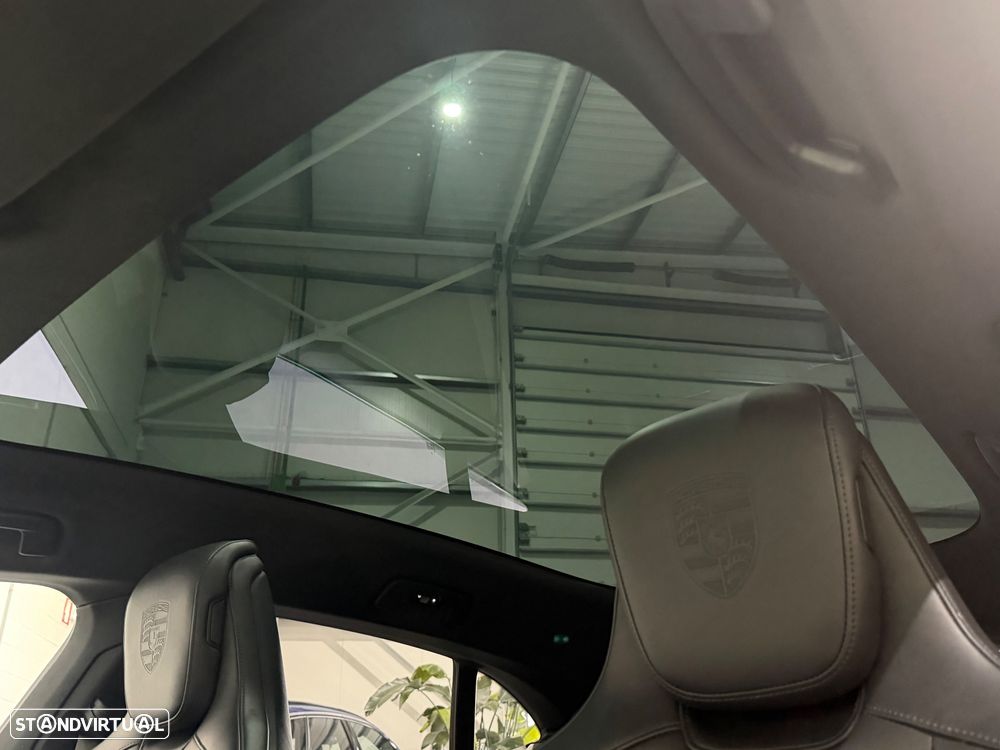 Porsche Taycan Sport Turismo - 37