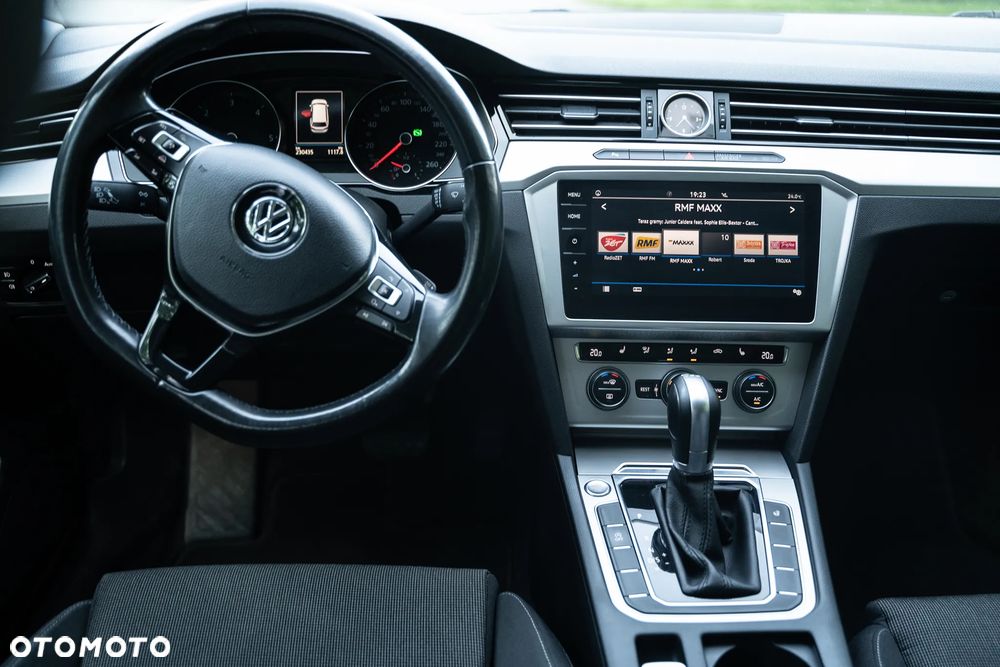Volkswagen Passat 2.0 TDI SCR DSG Comfortline - 26