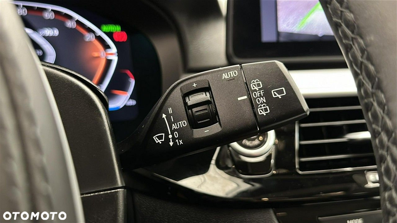 BMW Seria 5 520i - 25