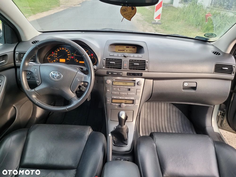 Toyota Avensis 2.0 D-4D Executive - 8