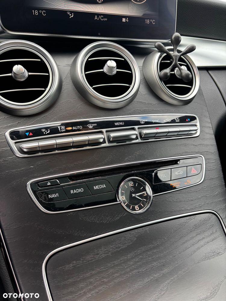 Mercedes-Benz Klasa C 300 7G-TRONIC - 26