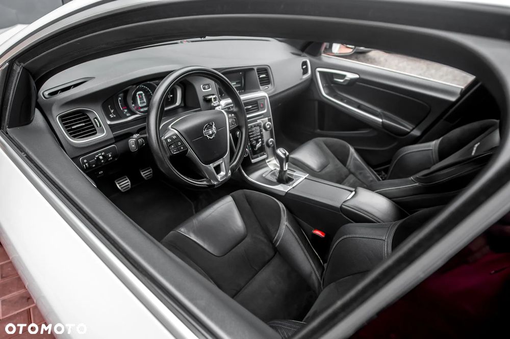 Volvo V60 D4 Drive-E R-Design Momentum - 16