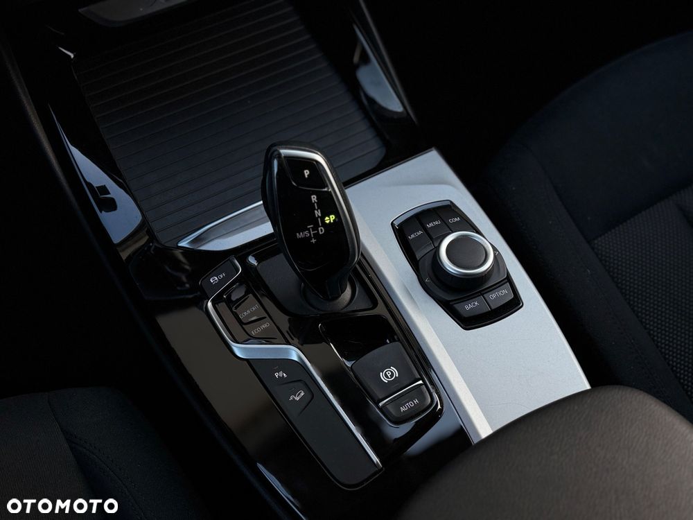 BMW X3 xDrive20i Advantage - 21