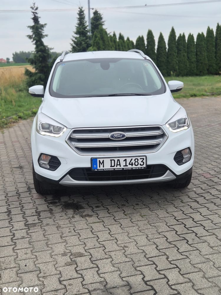 Ford Kuga 1.5 EcoBoost 2x4 Titanium - 4