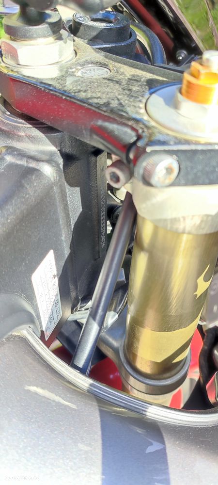 Yamaha R1 - 18