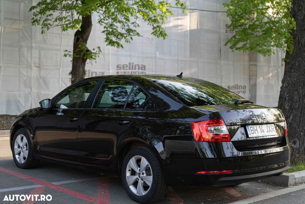 Skoda Octavia 1.6 TDI DSG Ambition - 4