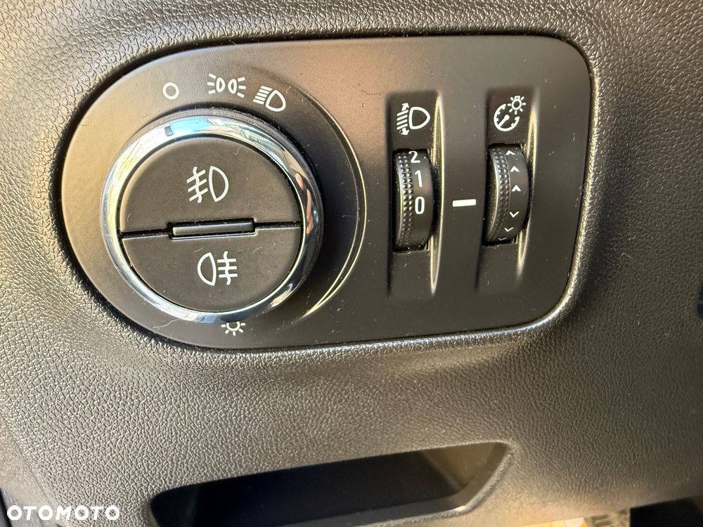 Opel Corsa 1.4 Cosmo - 15