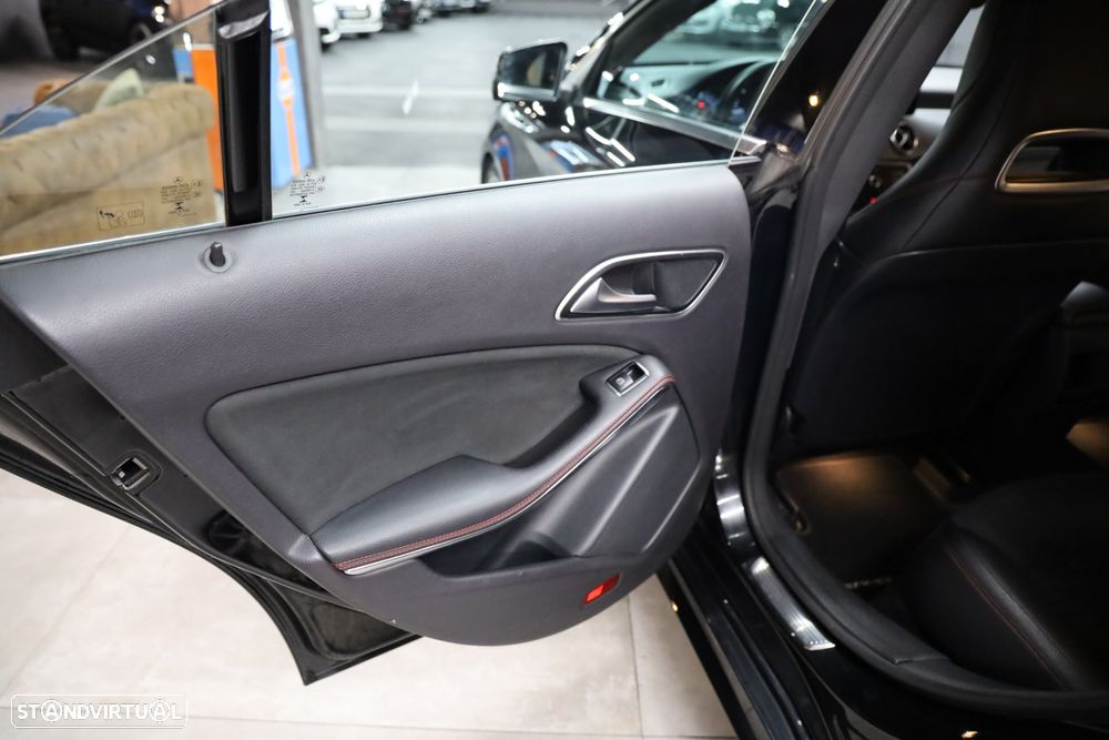 Mercedes-Benz CLA 180 CDI AMG Line - 17