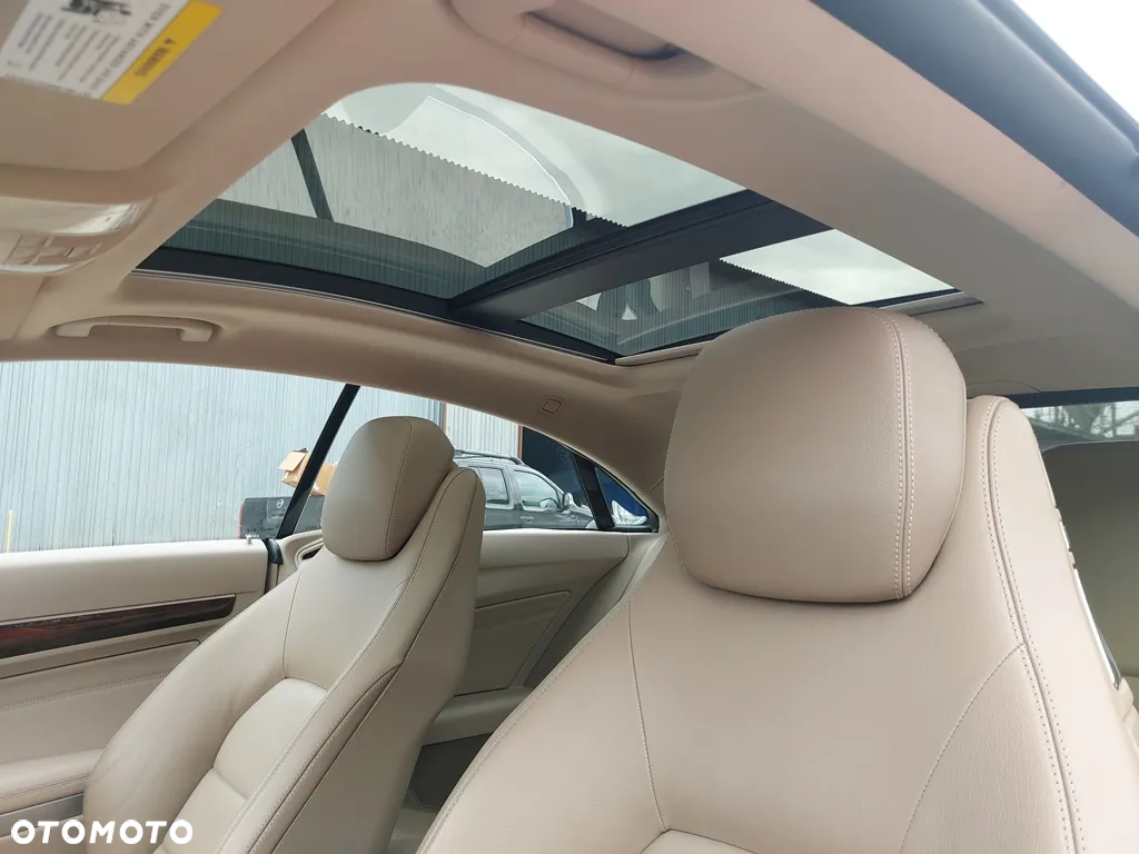 Mercedes-Benz Klasa E 400 Coupe 7G-TRONIC - 24
