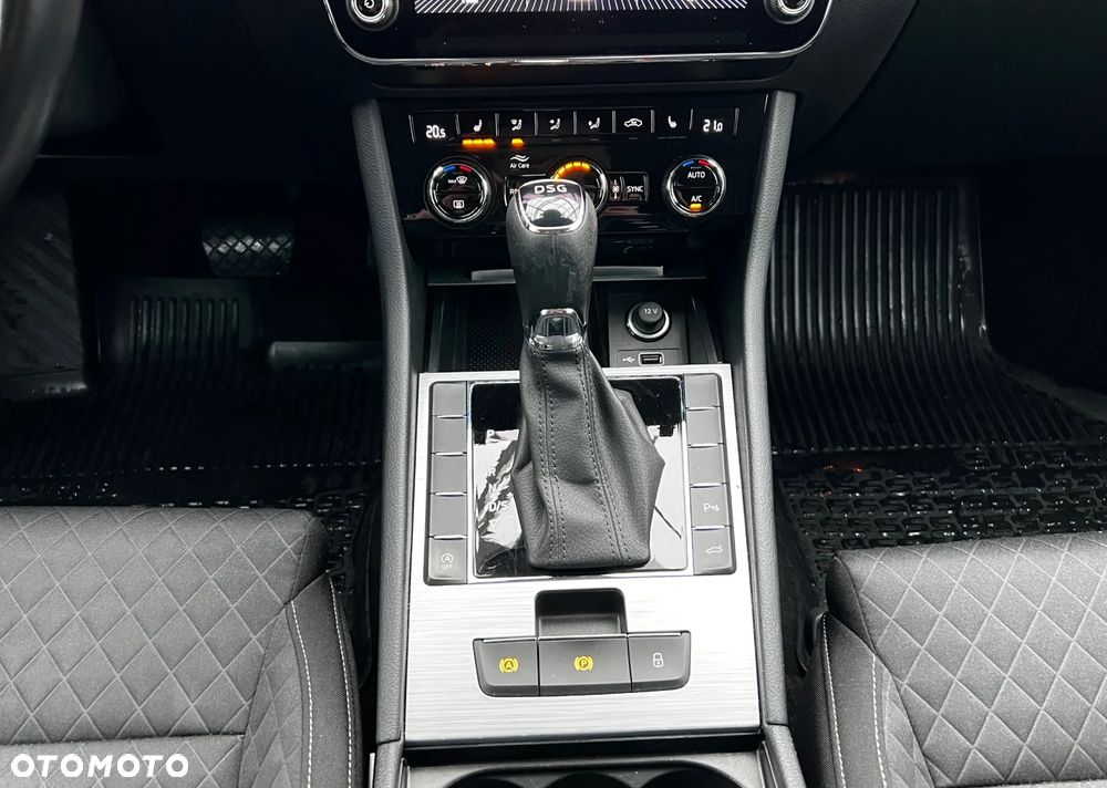 Skoda Superb 1.5 TSI Ambition DSG - 17