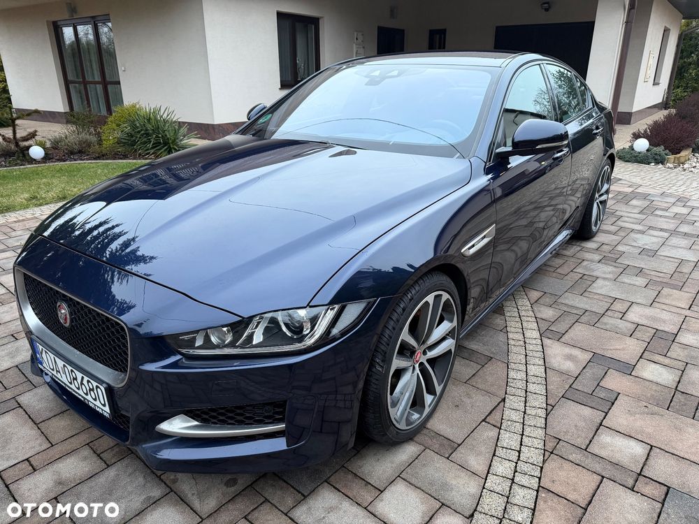 Jaguar XE 20d R-Sport - 1