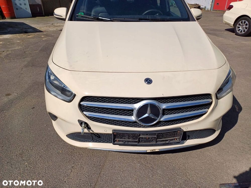 MERCEDES 247 b klasa kompletny zderzak przedni - 1