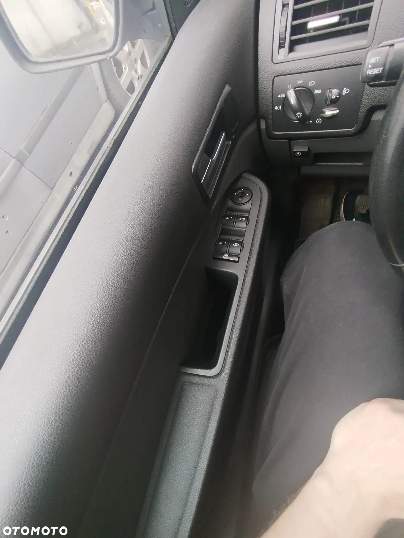 Ford Focus C-Max 1.8 Ghia - 13