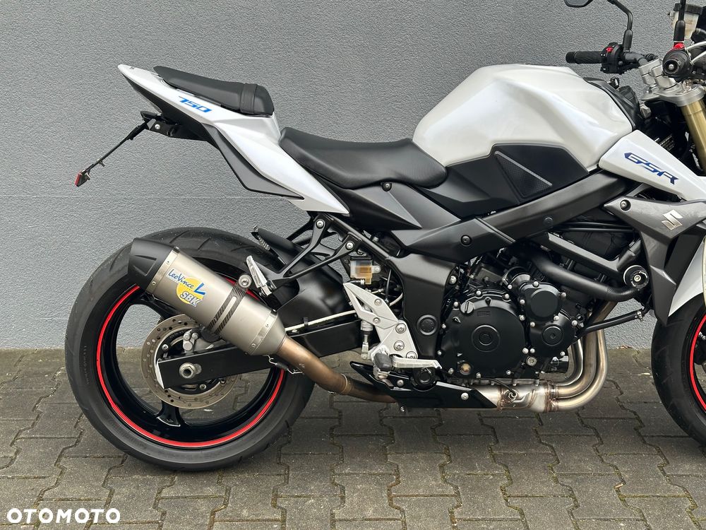 Suzuki GSR - 9
