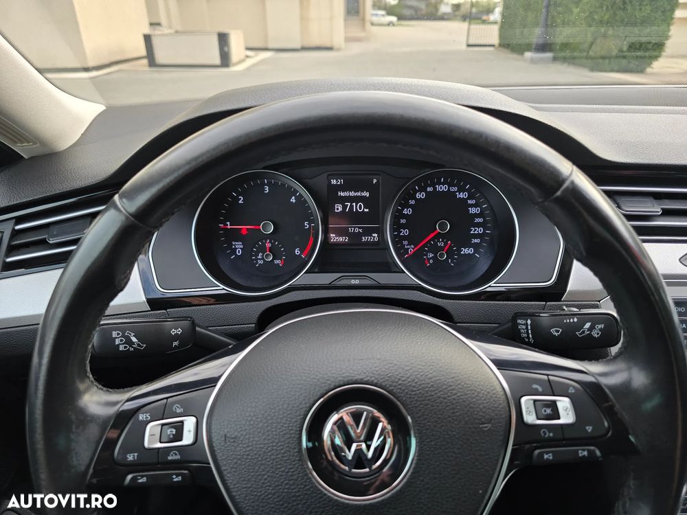 Volkswagen Passat 2.0 TDI DSG Comfortline - 13