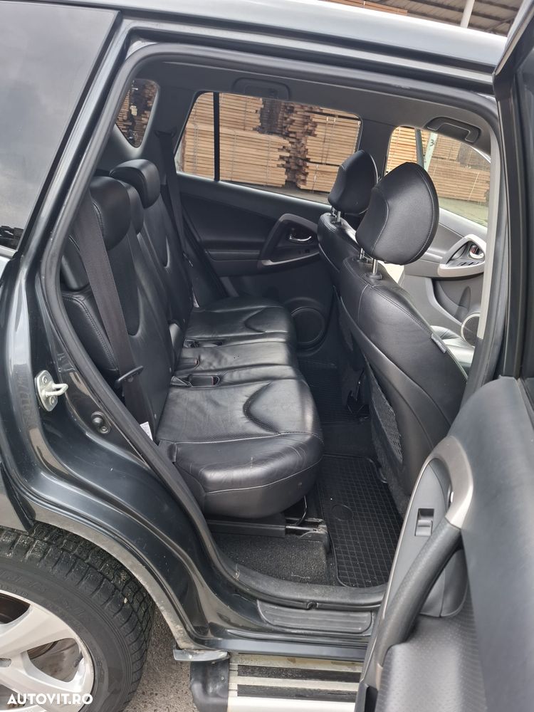 Toyota RAV4 2.2 D-4D Luxury - 4