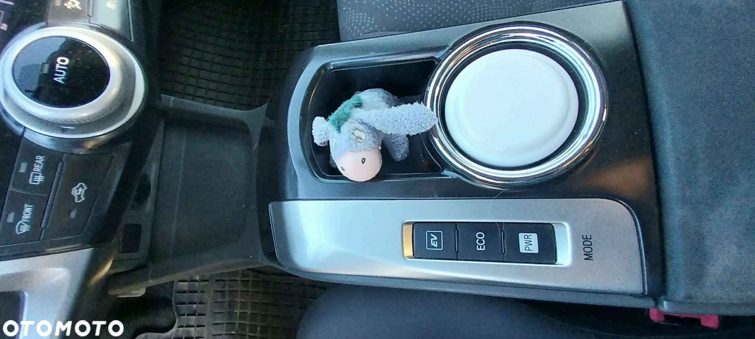 Toyota Prius+ (Hybrid) - 12