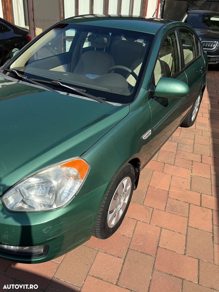 Hyundai Accent - 2