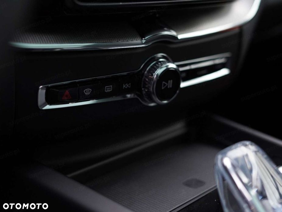 Volvo XC 60 B5 B AWD Plus Dark - 13