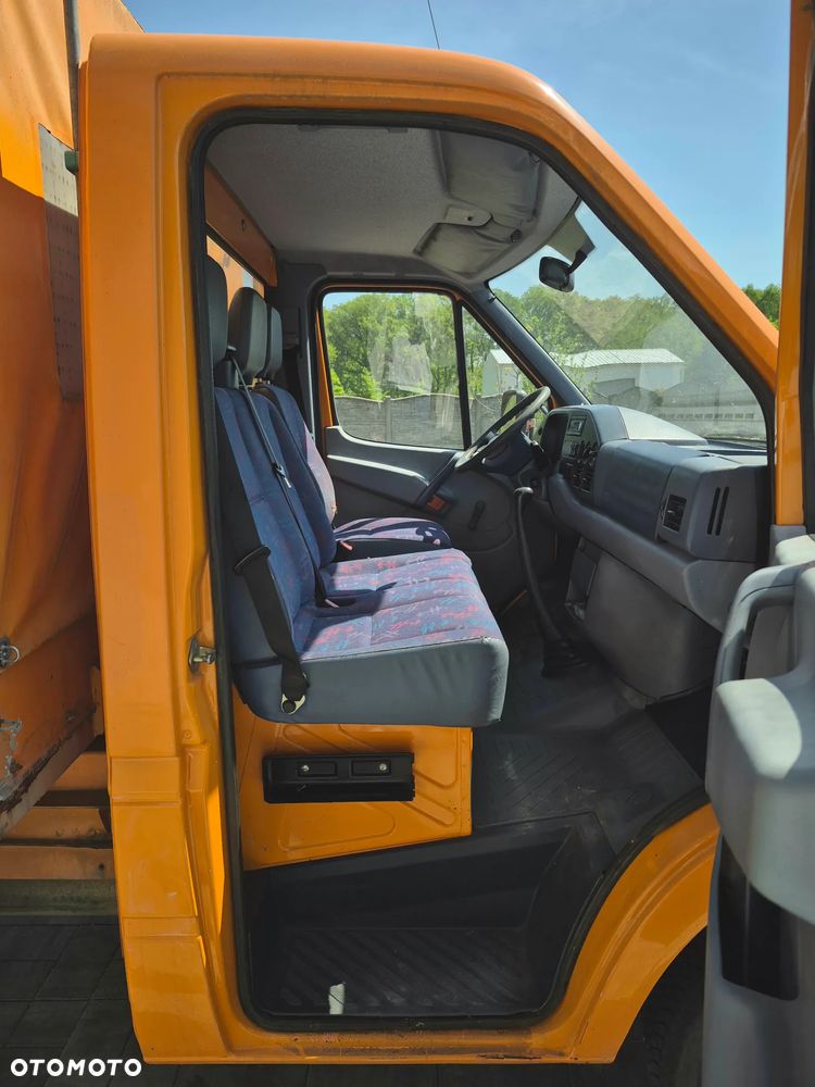 Mercedes-Benz Sprinter - 14