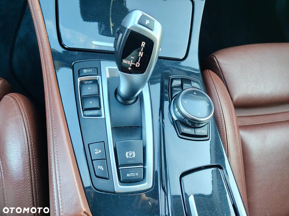 BMW Seria 5 525d xDrive Sport-Aut - 25