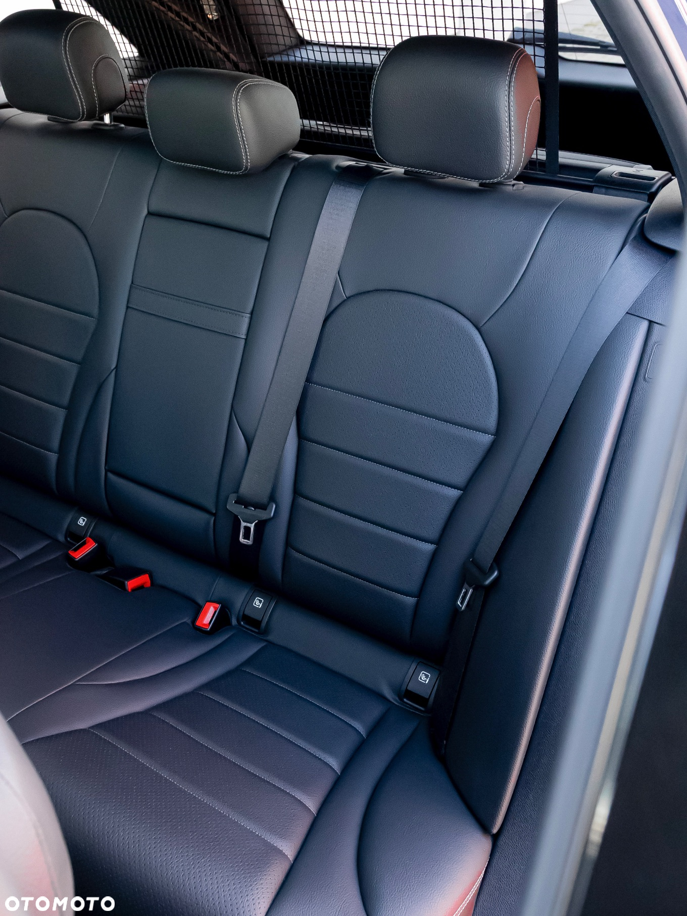 Mercedes-Benz Klasa C 200 4-Matic 9G-TRONIC - 38