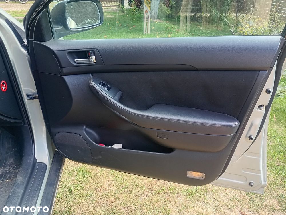 Toyota Avensis 1.6 VVT-i Terra - 11