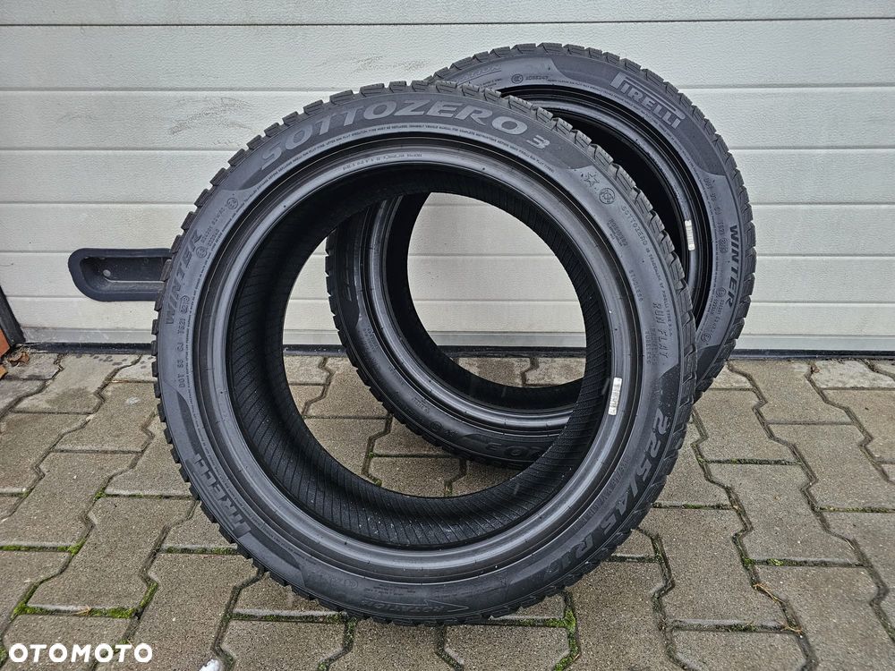 (A17) 225/45R17 91H 7mm 18r RSC RF / Pirelli Sottozero 3 - 5