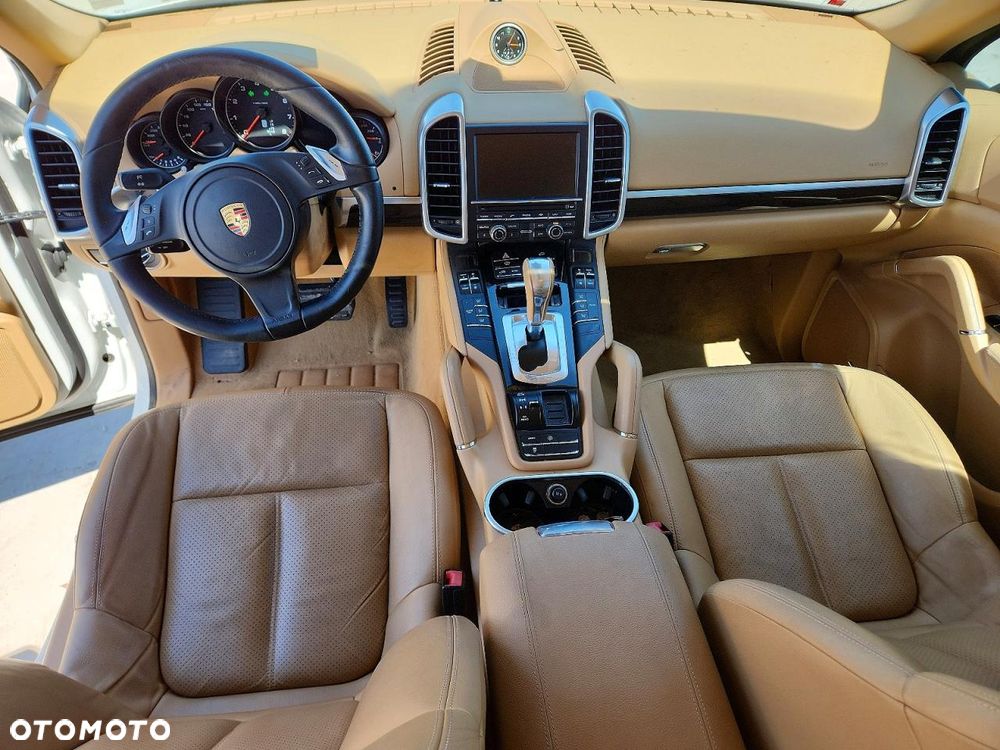 Porsche Cayenne - 8