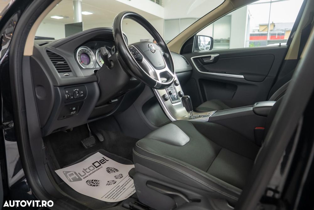 Volvo XC 60 D3 AWD Aut. Momentum - 16