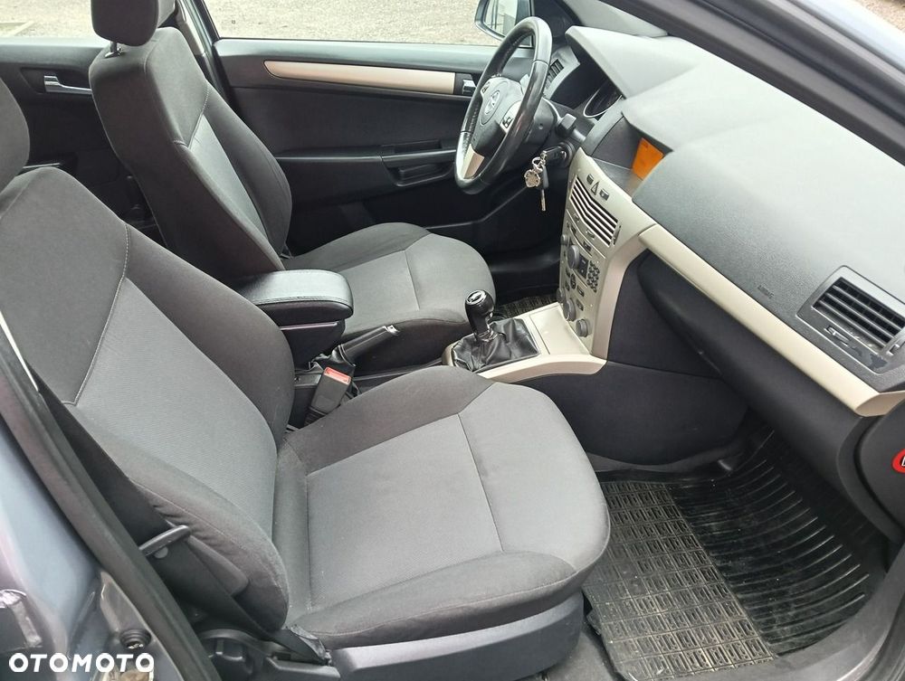 Opel Astra 1.9 CDTI Cosmo - 9