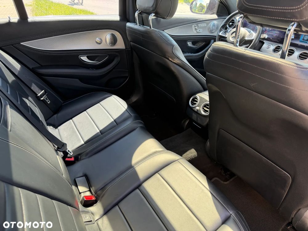 Mercedes-Benz Klasa E 220 d 4-Matic 9G-TRONIC - 16