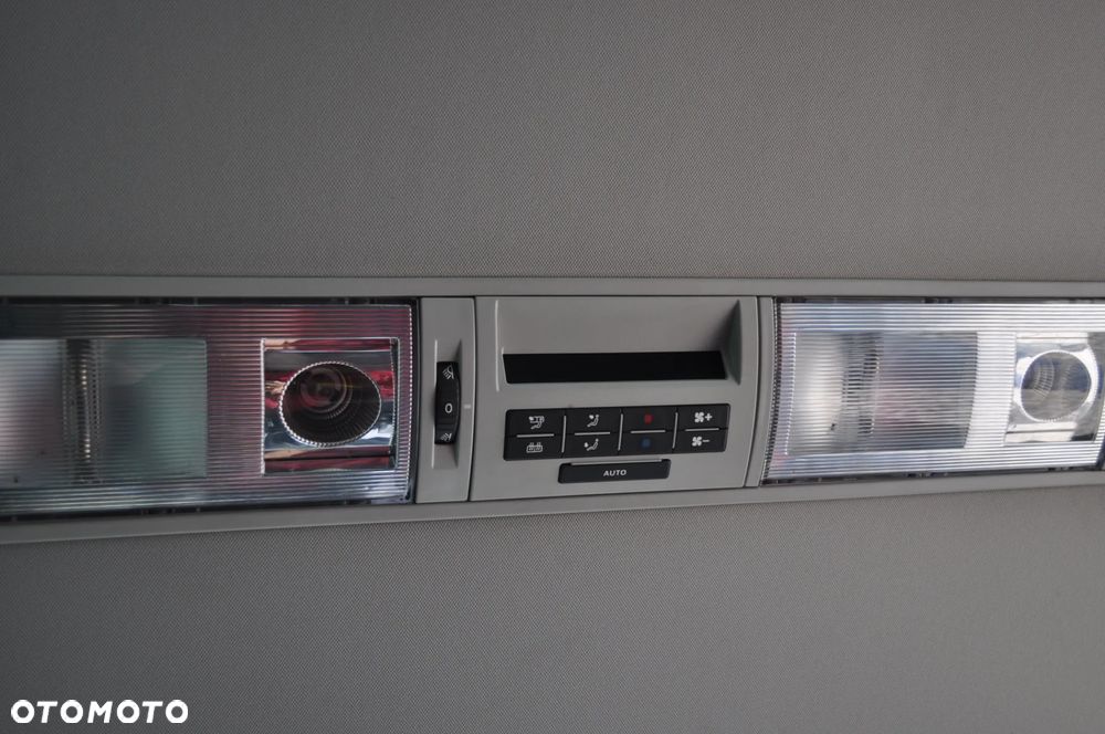 Volkswagen Caravelle - 20
