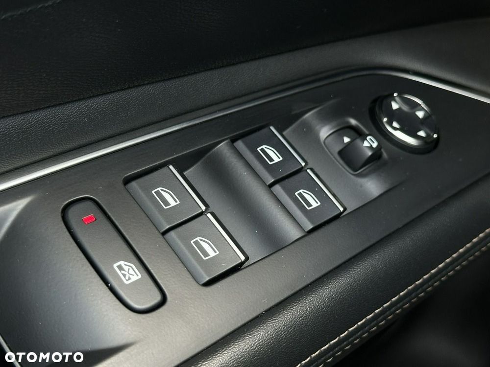 Peugeot 3008 1.6 PureTech Hybrid4 PHEV GT Pack S&S EAT8 - 40