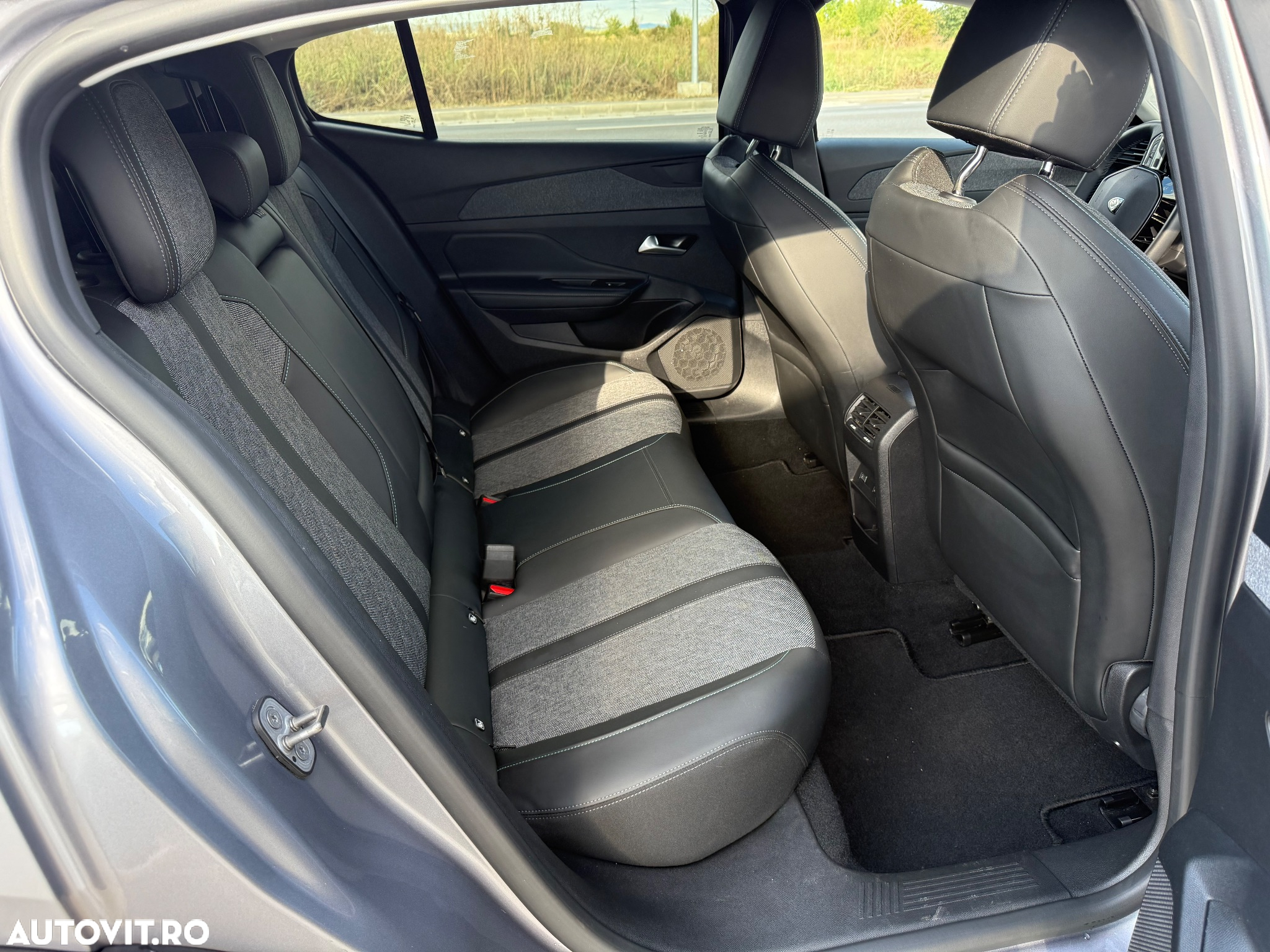 Peugeot 408 1.2L PureTech 130 S&S EAT8 Allure Pack - 8