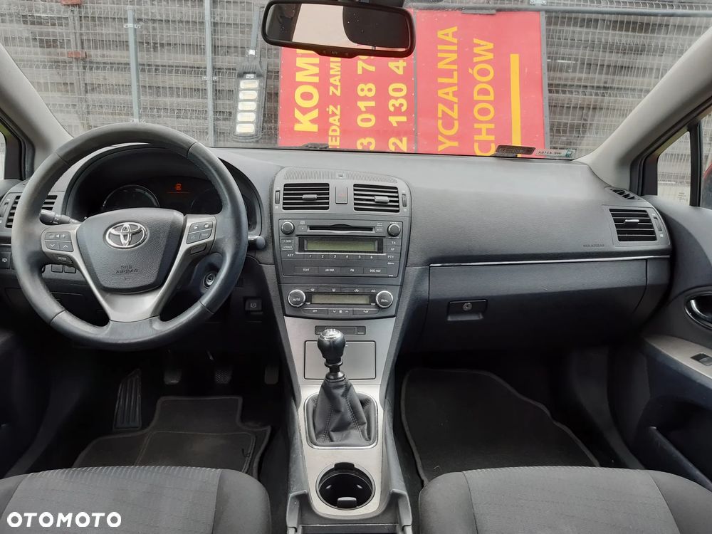 Toyota Avensis 1.8 Sol - 11