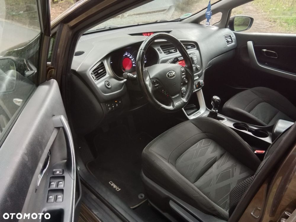 Kia Ceed - 9