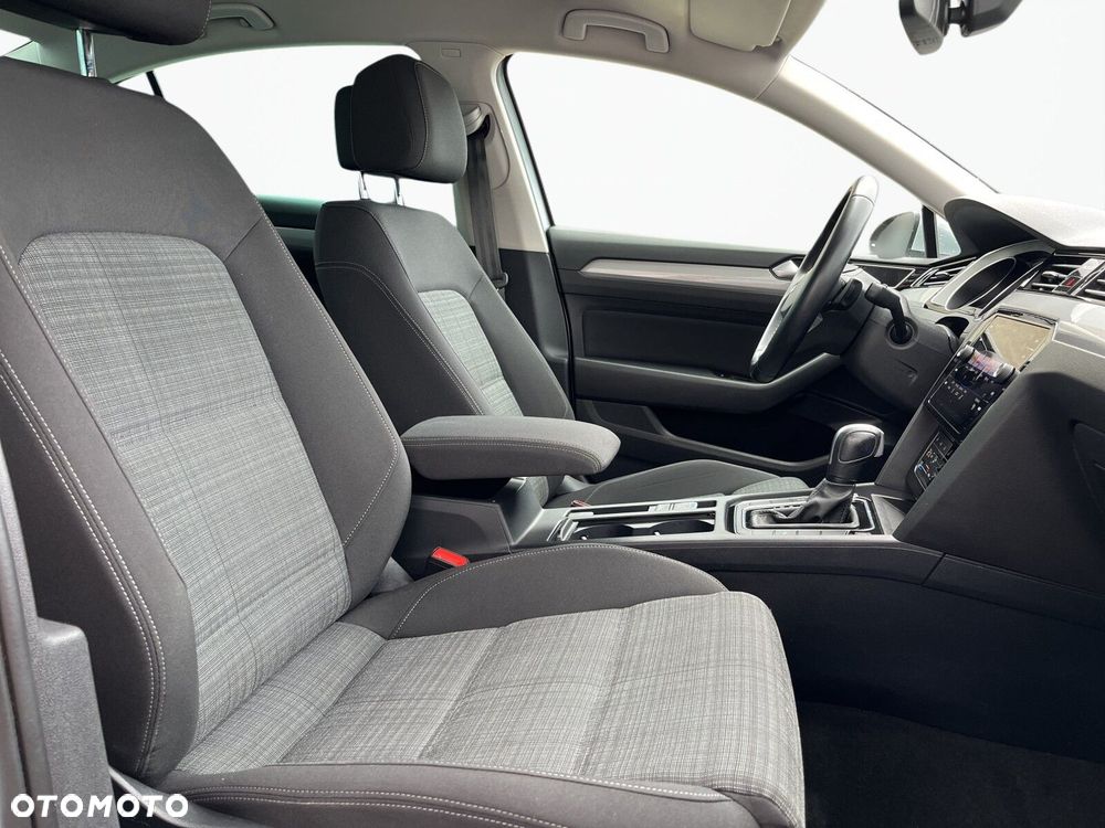 Volkswagen Passat - 23