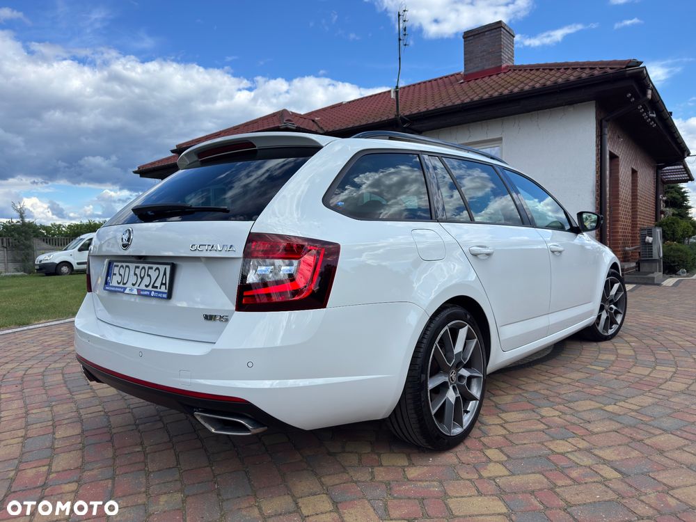 Skoda Octavia 2.0 TDI DSG RS - 9
