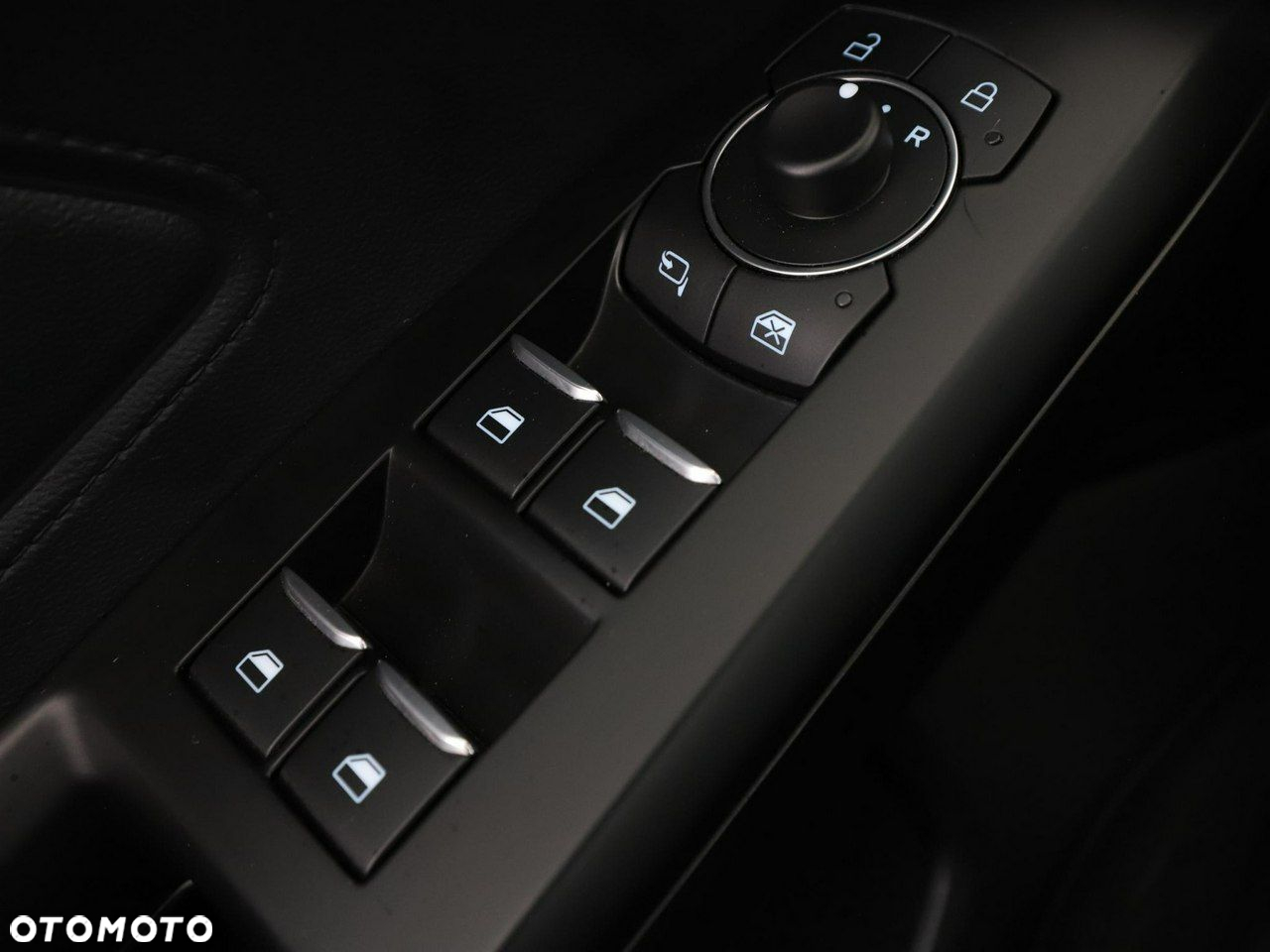 Ford Focus 1.0 EcoBoost Hybrid ACTIVE X - 39