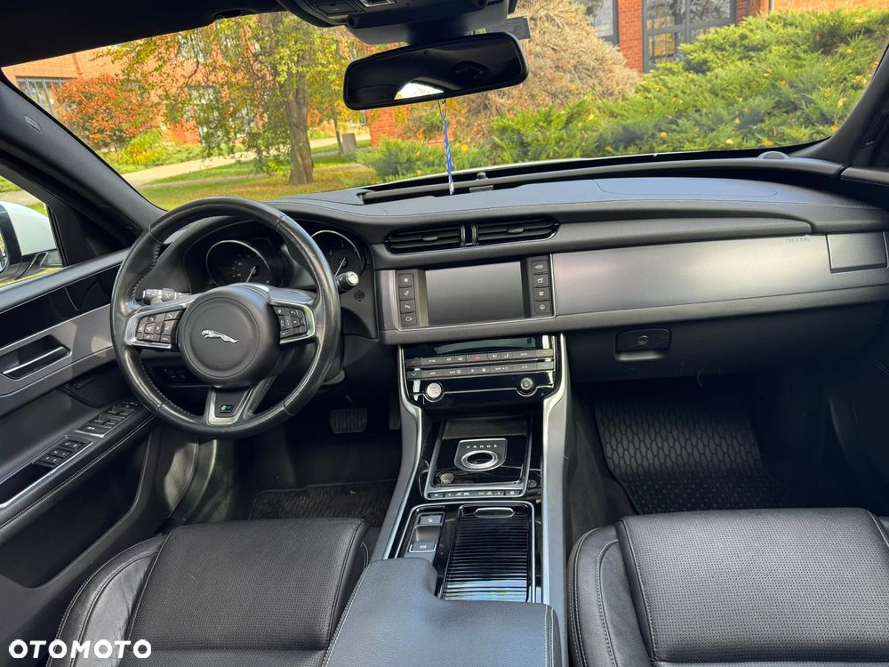 Jaguar XF - 17