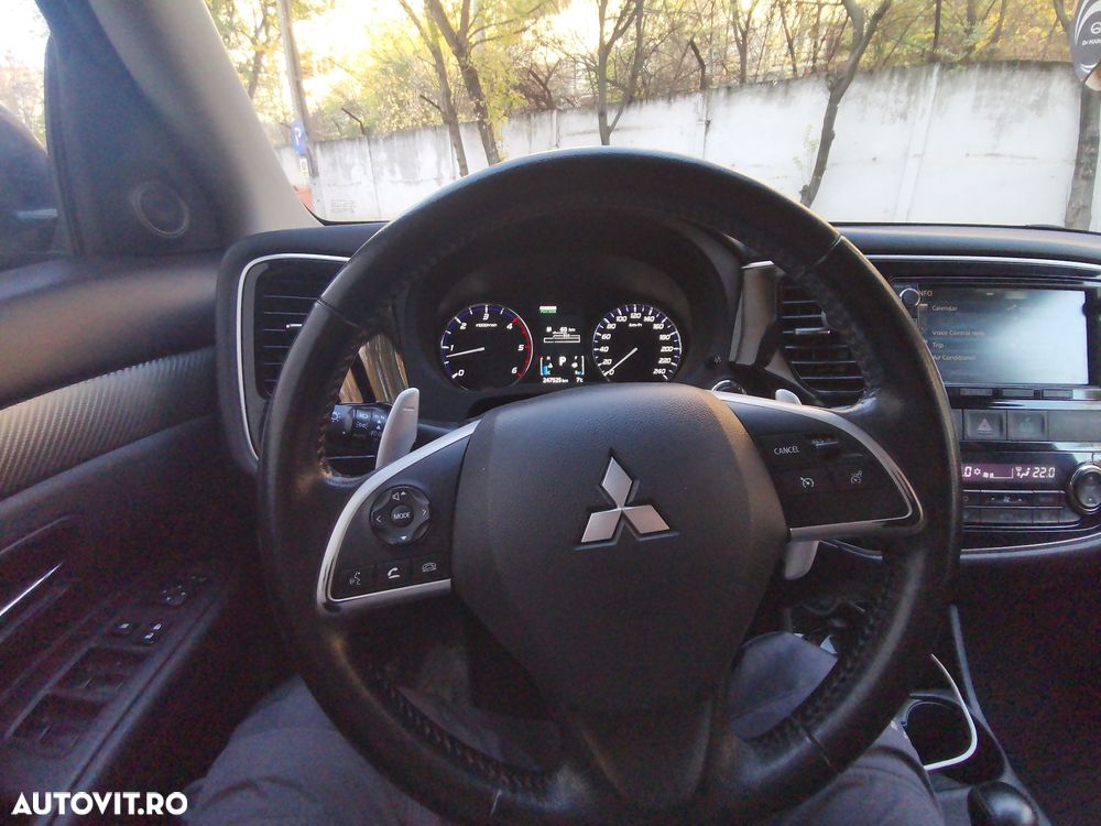 Mitsubishi Outlander 2.2 DI-D 4WD Automatik Edition+ - 6