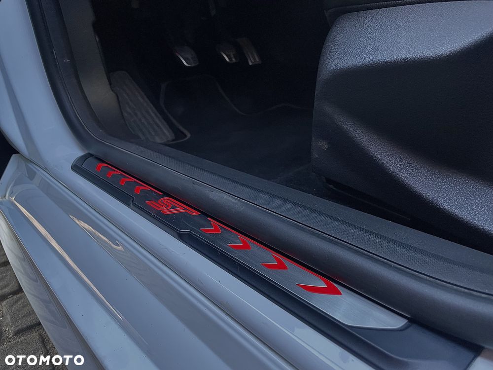 Ford Focus 2.0 EcoBoost ST-2 - 5