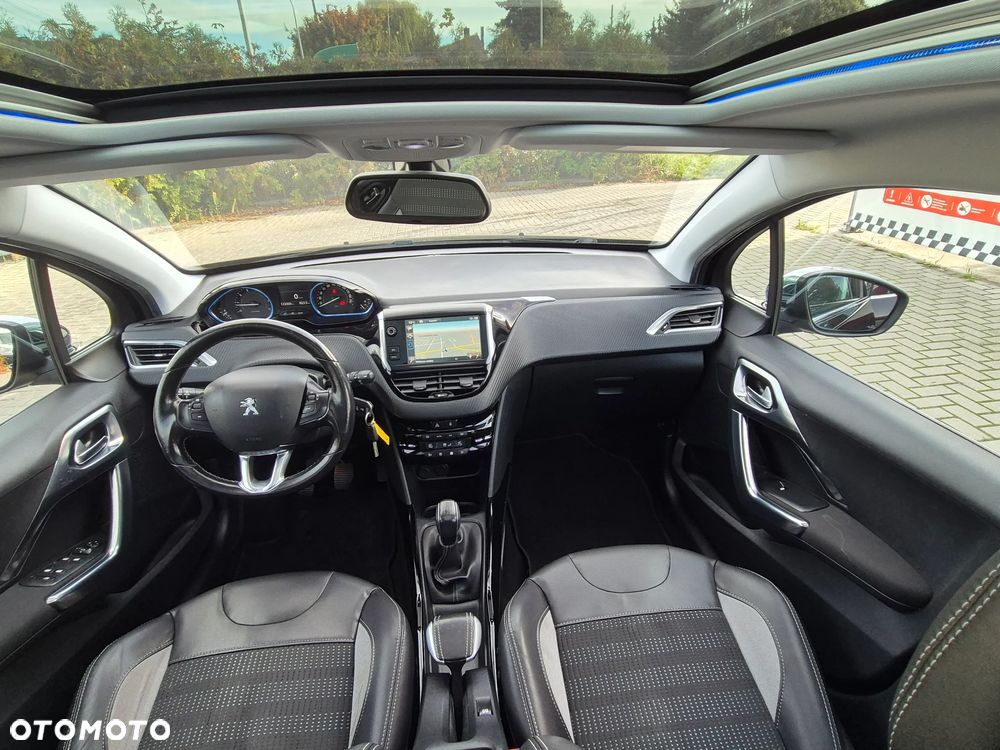 Peugeot 2008 1.2 Pure Tech Signature - 29