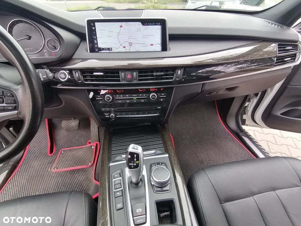 BMW X5 xDrive35i - 38