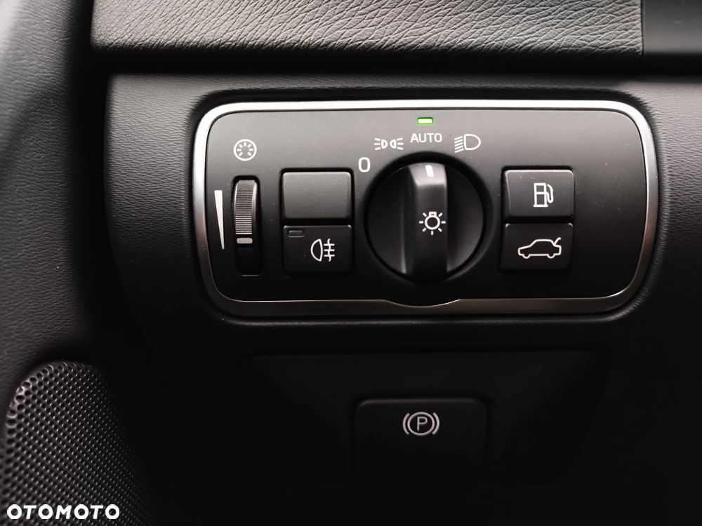 Volvo V60 Cross Country D3 Drive-E Momentum - 11