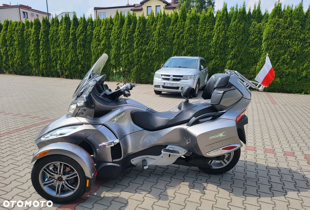 Can-Am Spyder - 10