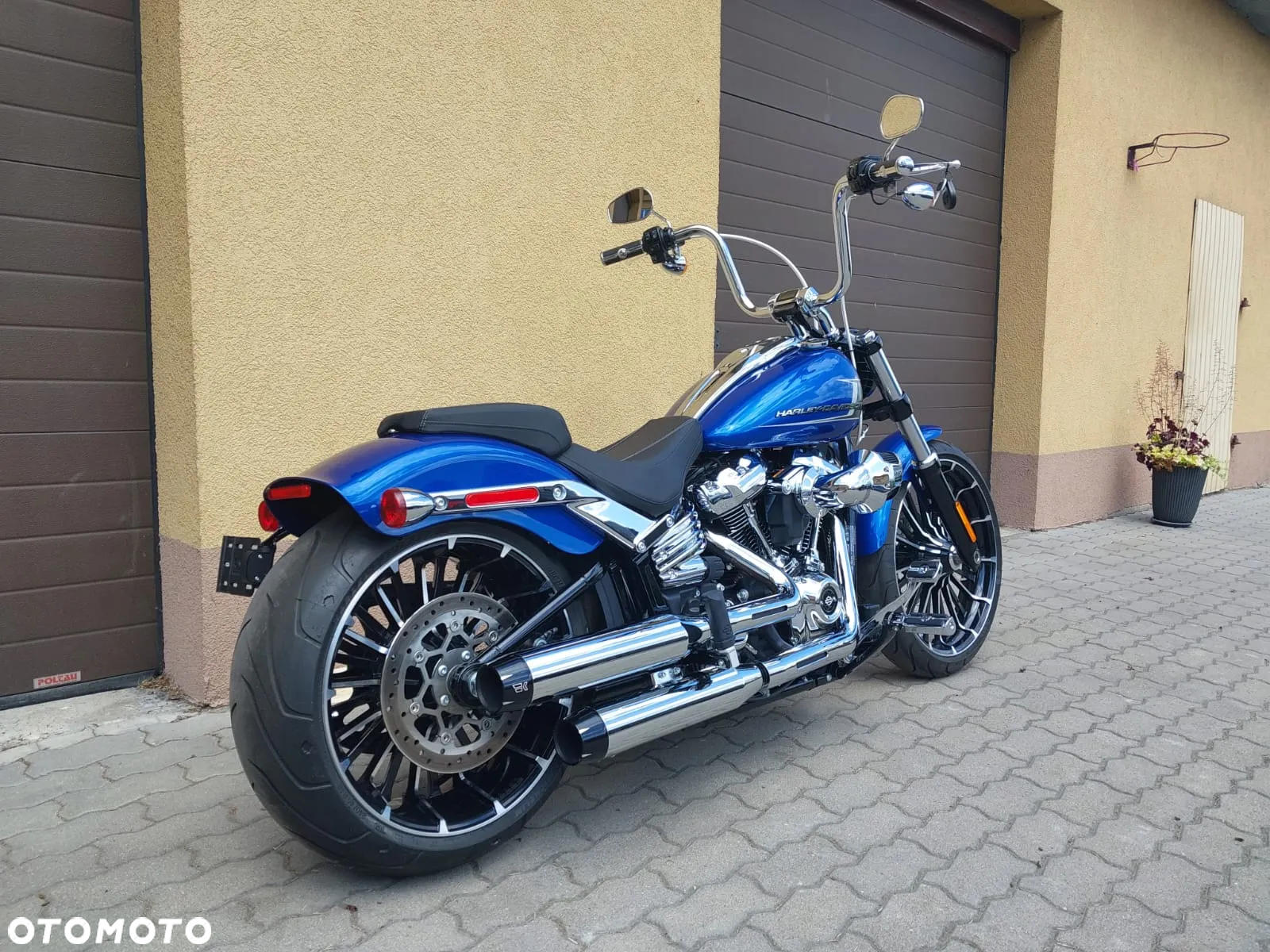 Harley-Davidson Softail Breakout - 3