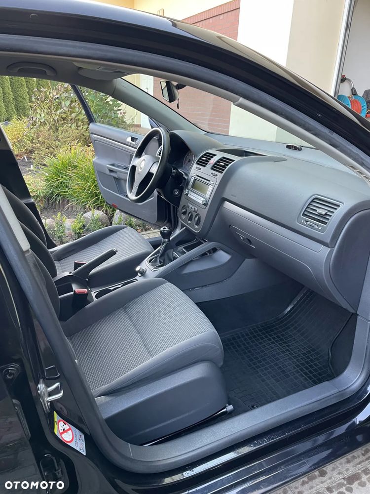 Volkswagen Jetta 1.6 FSI Trendline - 15