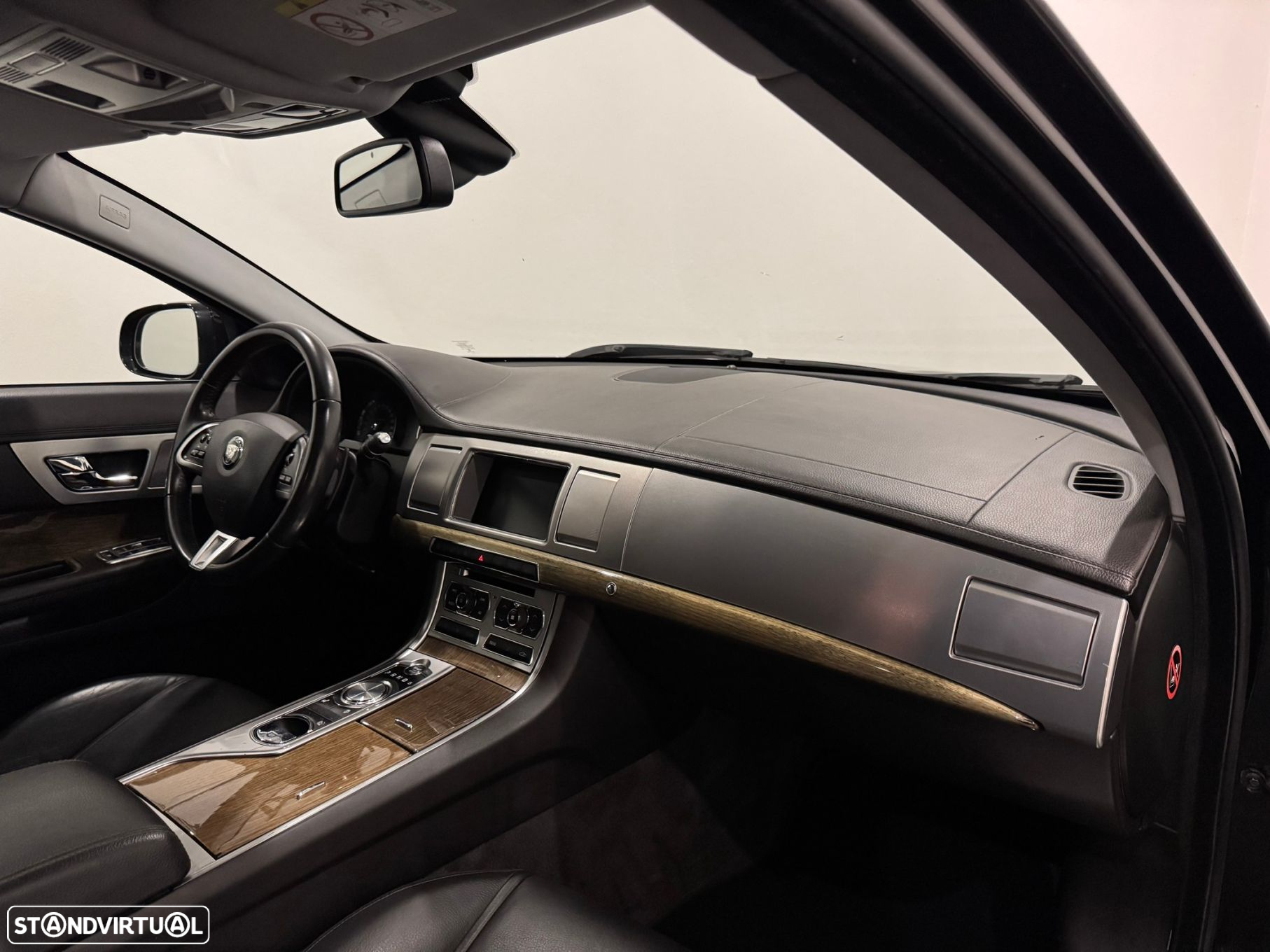 Jaguar XF Sportbrake 2.2 D Premium Luxury - 31